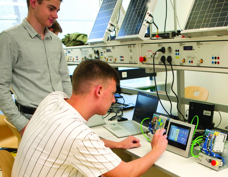 Sigmatek ondersteunt fotovoltaïsch laboratorium van het Higher Engineering College (HTL)  Salzburg