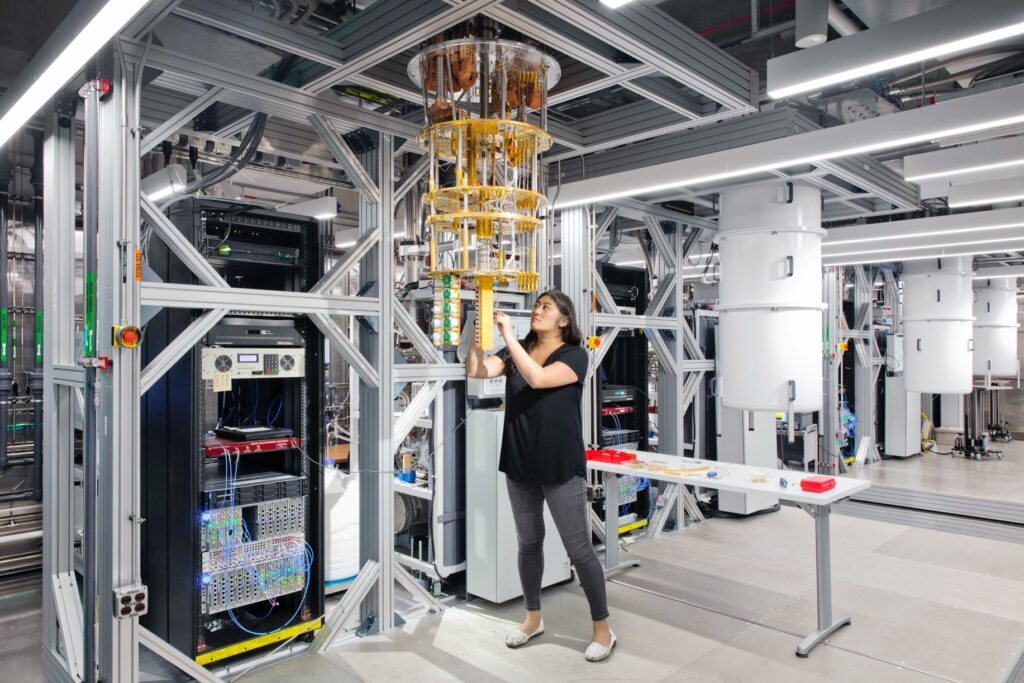Dame werkt aan de kwantumcomputer van IBM
