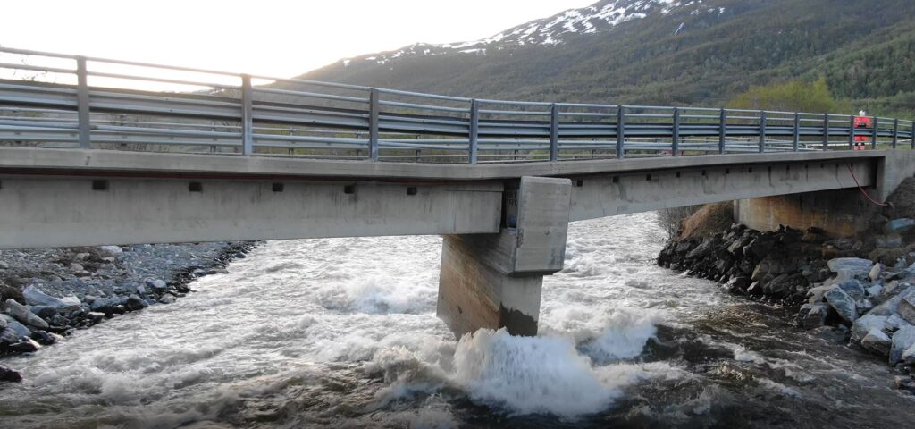 De doorgebroken brug in Nord-Troms