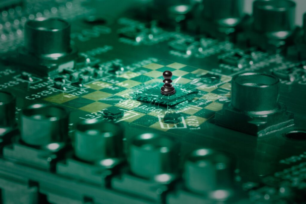 Foto van de quantumchip die de 16 quantum dots bevat, naadloos geïntegreerd in een schaakbordmotief. 
